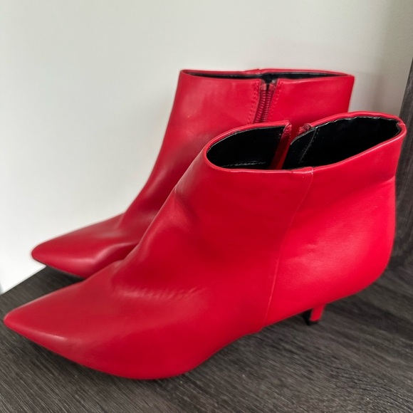 ❤️ Le Chateau Red Ankle Boots - Picture 1 of 4